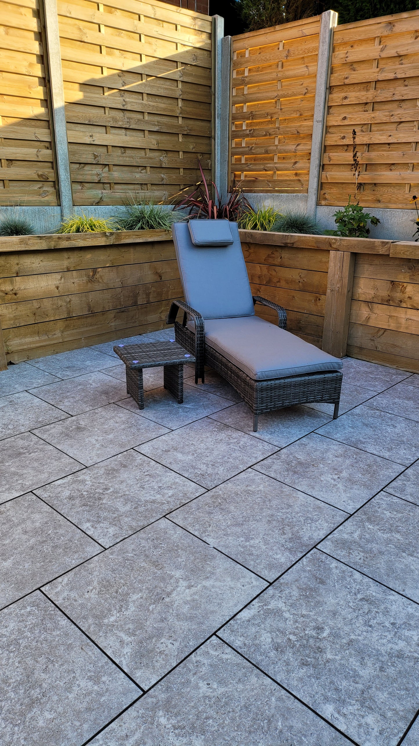 Signature Weave - Outdoor Furniture - Savannah Single Sunlounger With Drinks Table In Flat Grey Weave