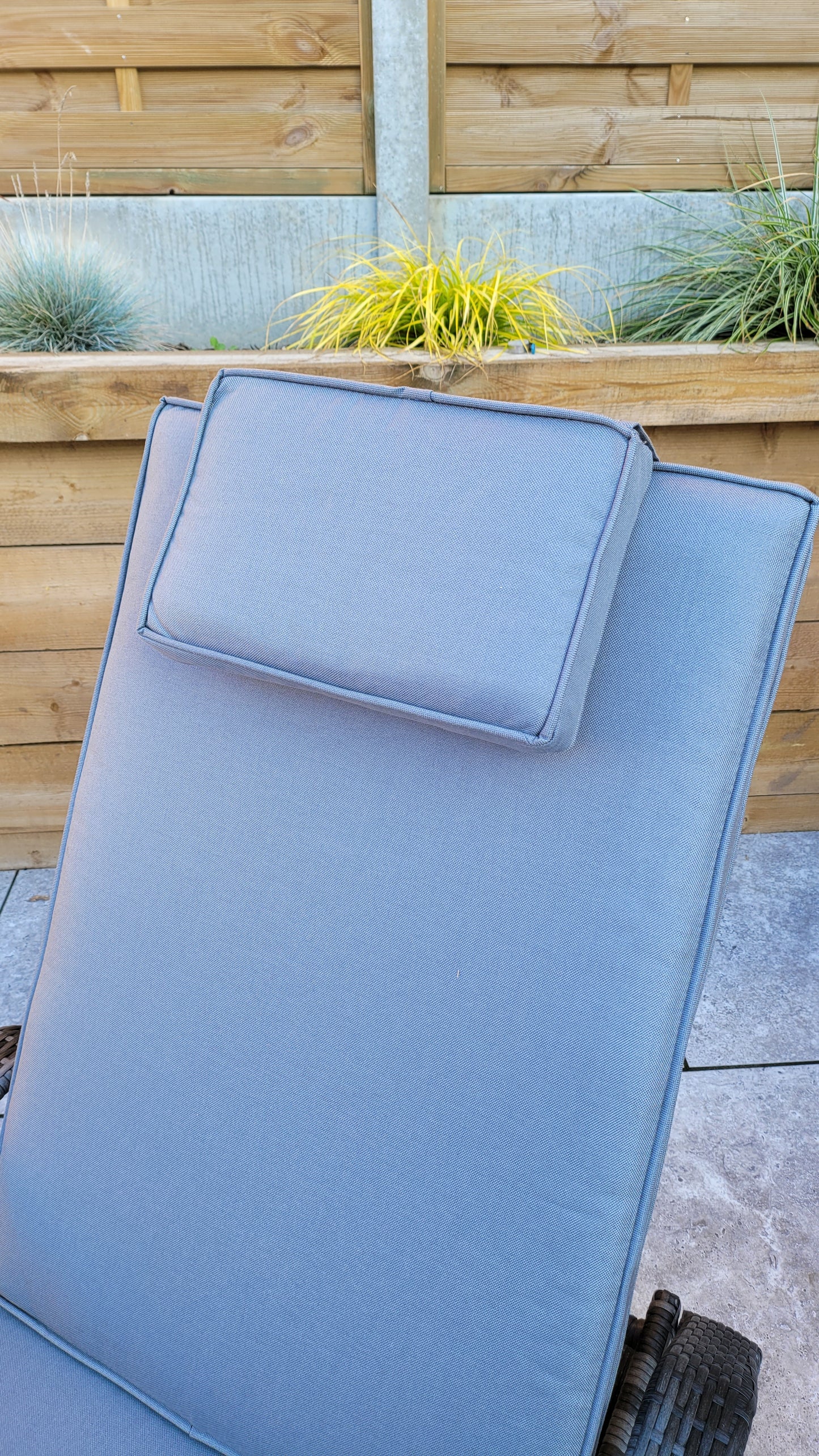 Signature Weave - Outdoor Furniture - Savannah Single Sunlounger With Drinks Table In Flat Grey Weave