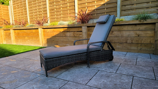 Signature Weave - Outdoor Furniture - Savannah Single Sunlounger With Drinks Table In Flat Grey Weave